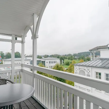 Geschmackvoll Eingerichtete Mit Grossem Balkon In * Sellin (Rugen)