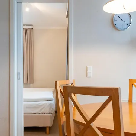 Geschmackvoll Eingerichtete Mit Grossem Balkon In *